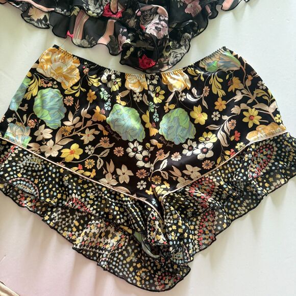NWT Two Victorias Secret Floral Ruffle Intimate Sleep Sleepwear Shorts Sz M - Picture 7 of 8